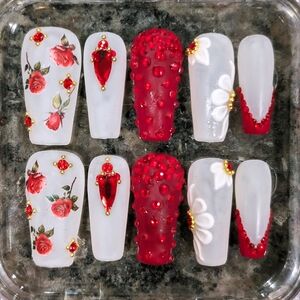 Red and White Floral Nail Set